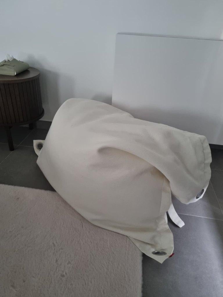 Design zitzak van THE One (uit Dubai), Huis en Inrichting, Zitzakken, Zo goed als nieuw, Zitzak, Wit, Ophalen