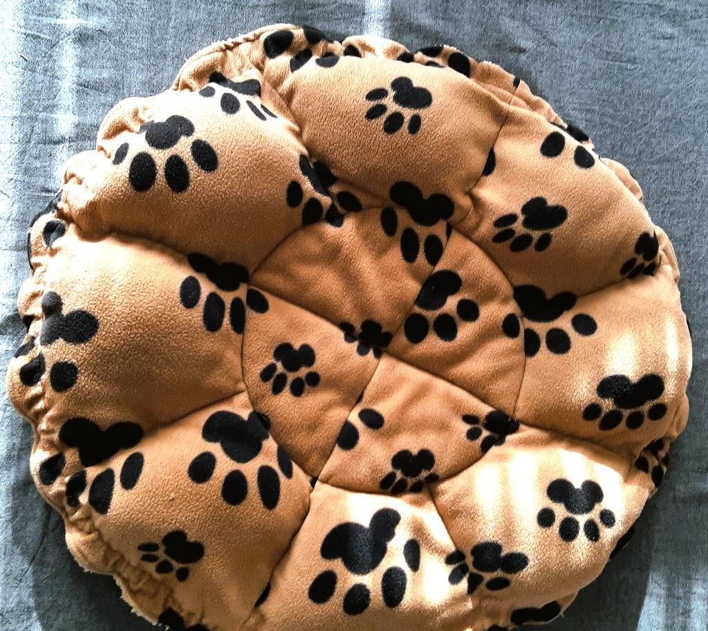Te koop: Leuk knuffelbed "Branca"., Dieren en Toebehoren, Kattenmanden, Ophalen, Gebruikt, Polyester
