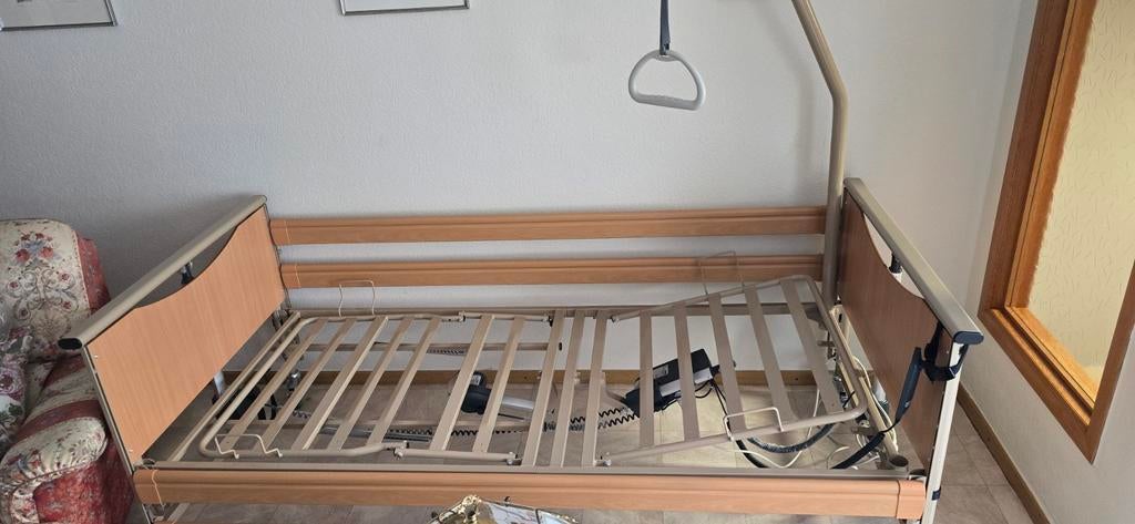 ziekenhuisbed  Luna 2, Huis en Inrichting, Slaapkamer | Bedden, Ophalen