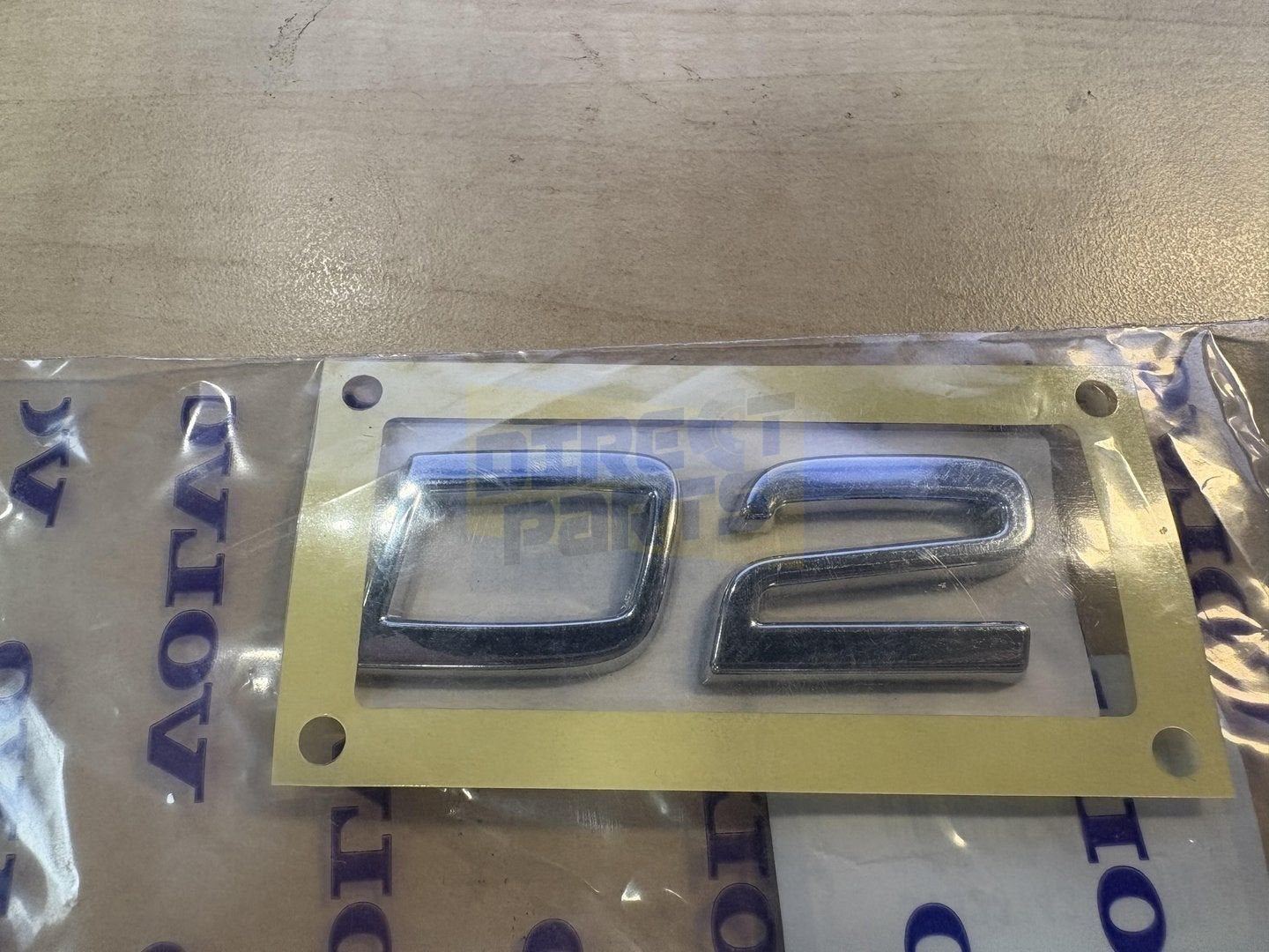 Volvo V40 (9/12-7/20) embleem tekst ''D2'' achterzijde Origi, -, -, Nieuw, Ophalen of Verzenden