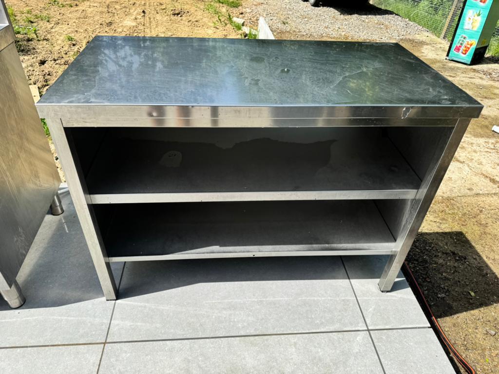 Table inox, Enlèvement