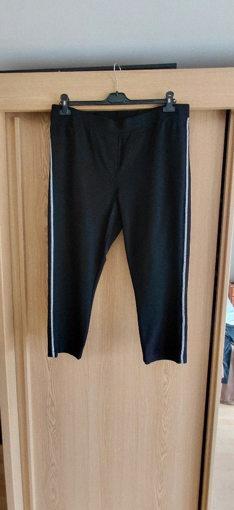 broek merk Yesta met 2 zakken van achter in zeer goede staat, Kleding | Dames, Broeken en Pantalons, Zwart, Maat 46/48 (XL) of groter