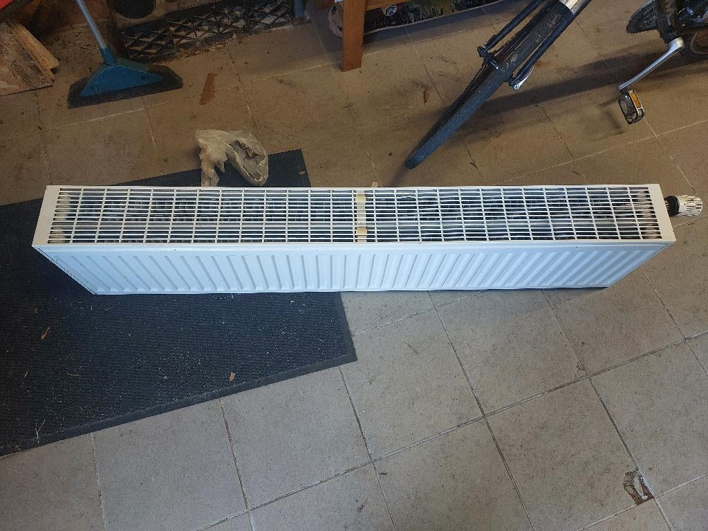 radiator met thermostaatkraan, Ophalen, Zo goed als nieuw, Radiator