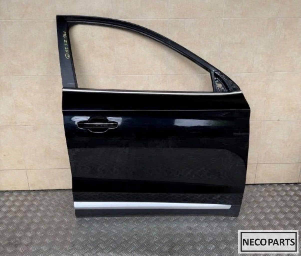 MG ZS FACELIFT PORTIER DEUR  RECHTS ORIGINEEL ALLES LEVERBAA, Autos : Pièces & Accessoires, Arrière, -, Haillon arrière, Utilisé