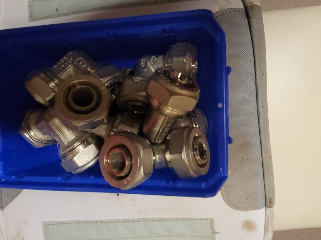 Lot de 10 coudes bicônes TIEMME pour tube Alpex 20 mm, Bricolage & Construction, Enlèvement, Neuf, Coudes