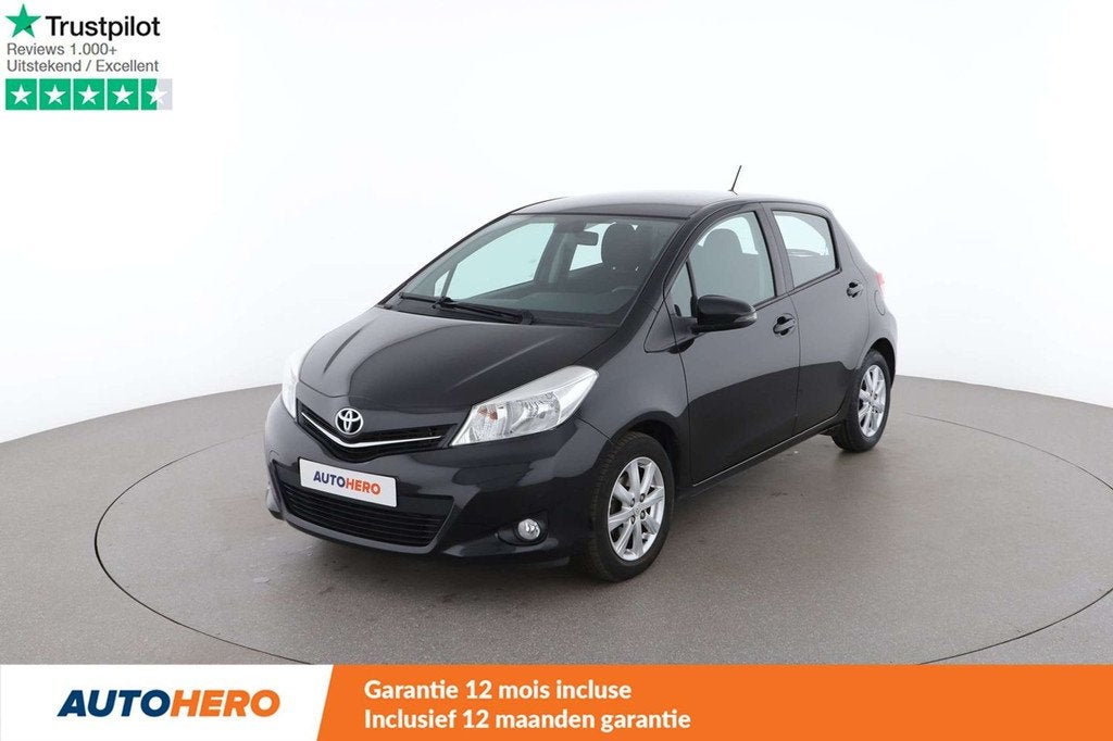 Toyota Yaris 1.0 VVT-i Active (bj 2014), Auto's, Toyota, Voorwielaandrijving, Euro 5, Stof, Zwart