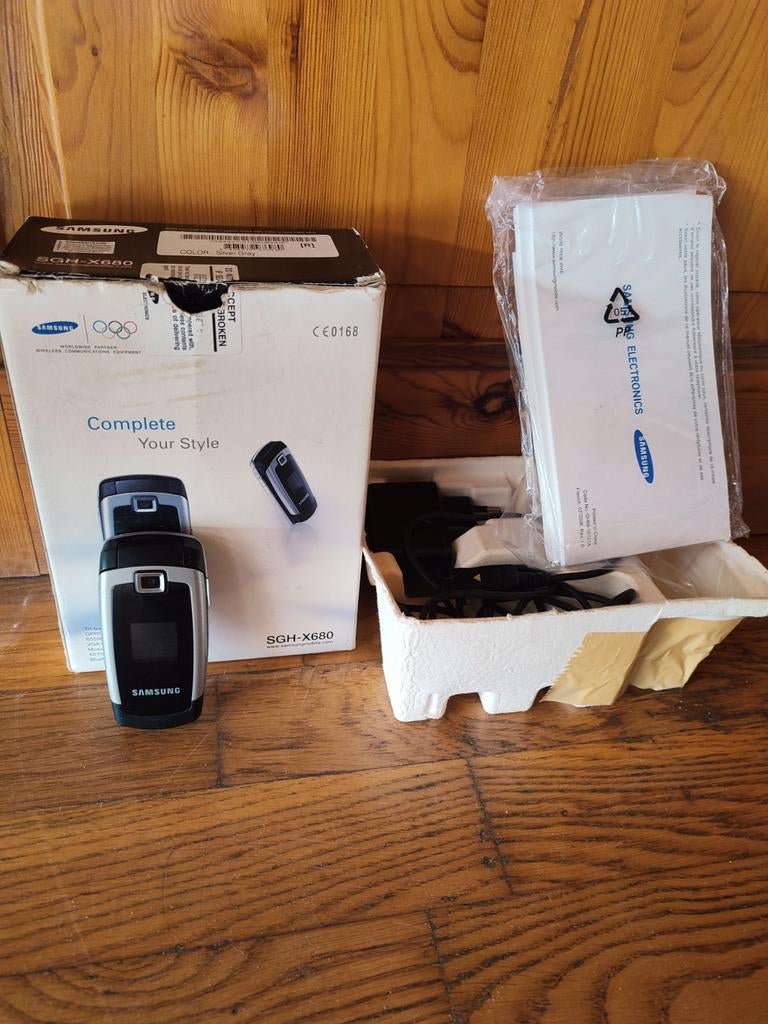 Nostalgische Samsung Flip gsm's boxed !, Telecommunicatie, Mobiele telefoons | Samsung, Ophalen, Overige modellen, Fysiek toetsenbord