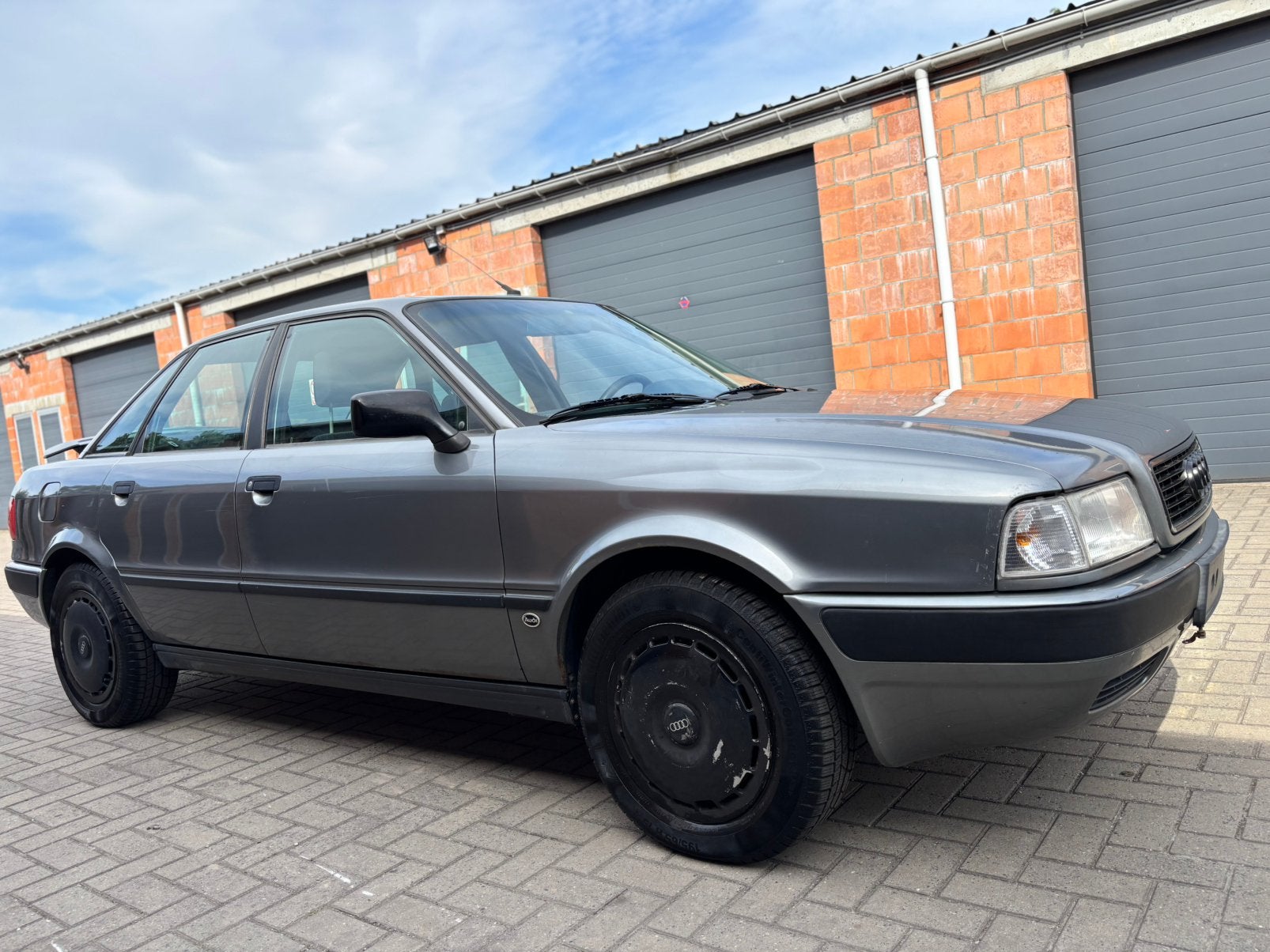 Audi 80 - 1.6 Essence - 269 000 Km - Voiture ancienne, Argent ou Gris, Boîte manuelle, Noir, 5 portes