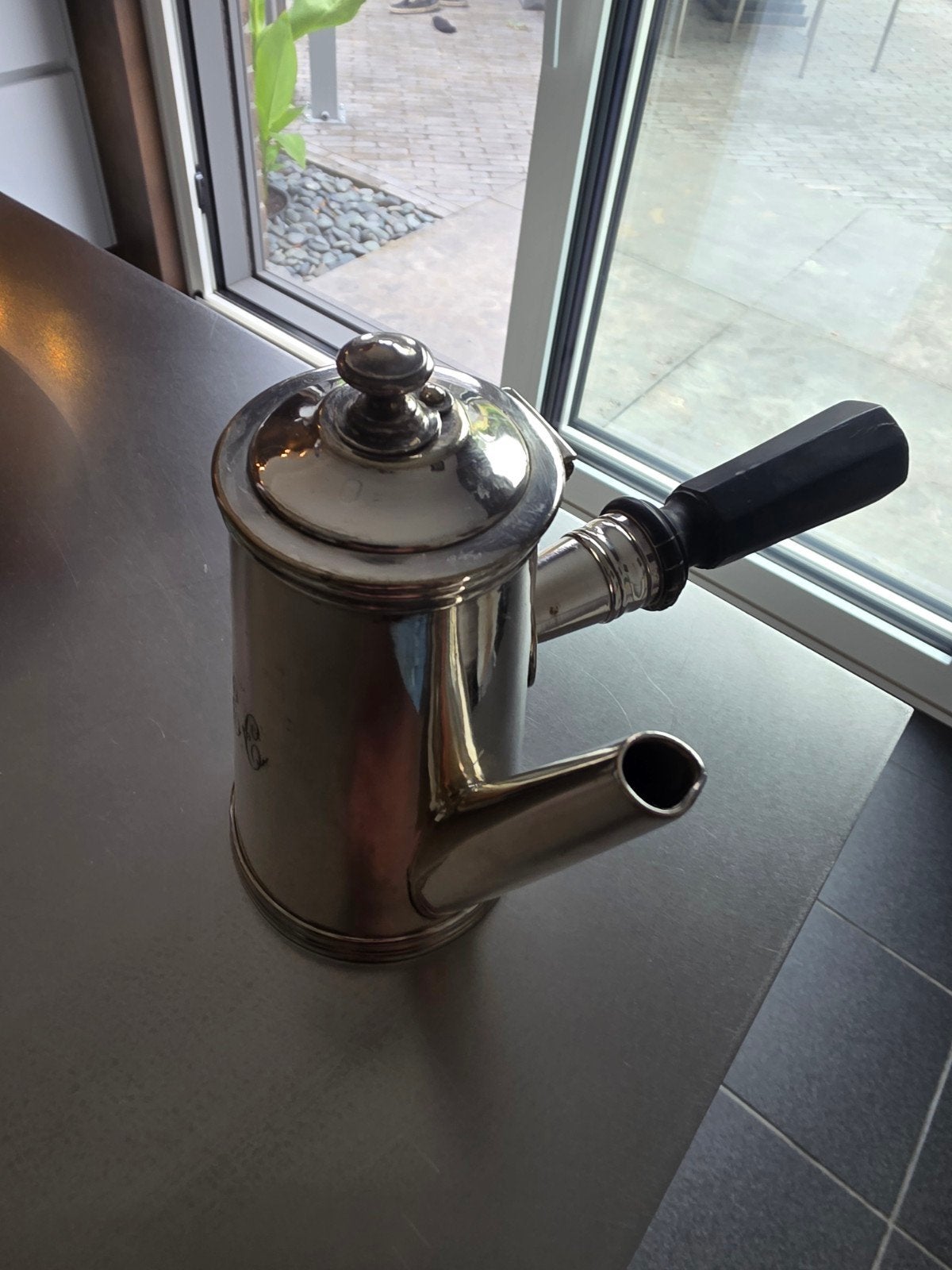 Koffiepot vintage in verziverd metaal, Antiek en Kunst, Antiek | Servies los, Ophalen