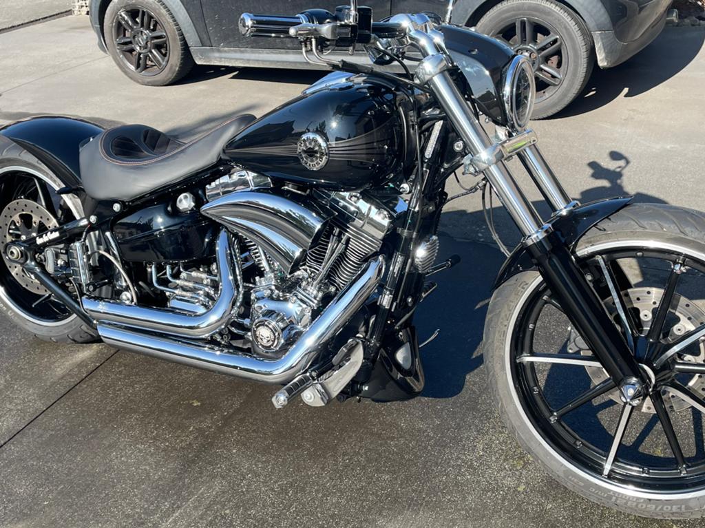 Av Harley breakout   En parfaite état, Motoren, Motoren | Harley-Davidson, Occasion, Particulier