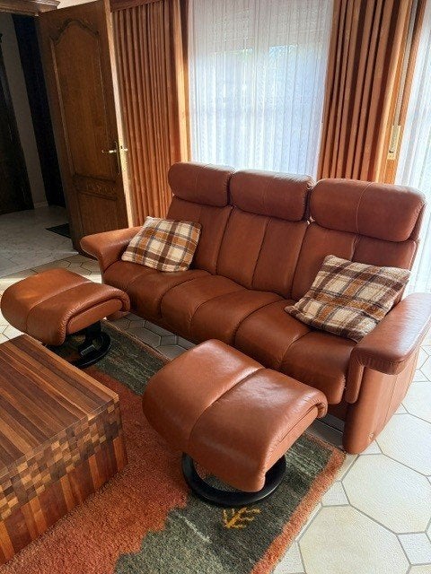 Stressless zitbank met 2 relaxen en 2 voetbanken, 200 à 250 cm, Banc droit, Comme neuf, Enlèvement