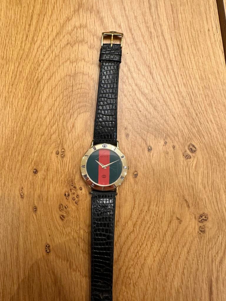 Gucci horloge 3000M vintage 33mm, Bijoux, Sacs & Beauté, Montres | Anciennes | Antiquités, Montre-bracelet, Autres marques, Or