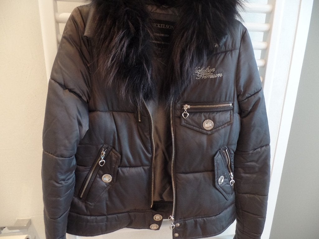 Nieuwe grijze korte winterjas van het merk Nickelson, Neuf, Gris, Enlèvement ou Envoi, Taille 36 (S)