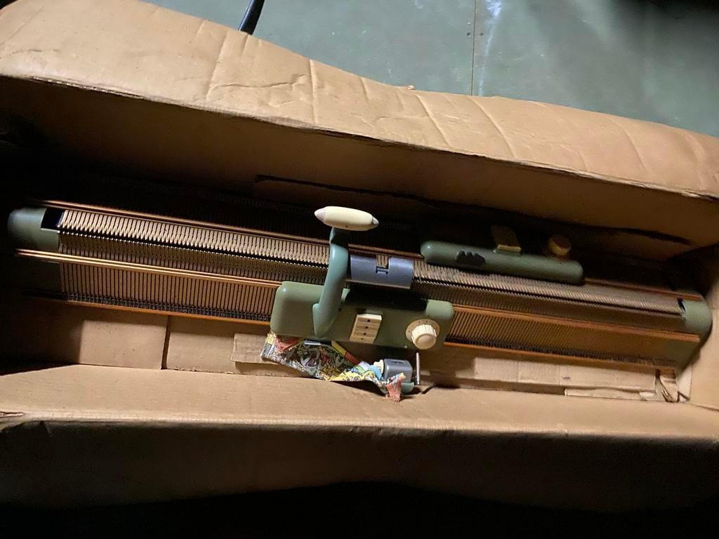 Singer breimachine, Hobby en Vrije tijd, Breien en Haken, Ophalen, Zo goed als nieuw, Machine