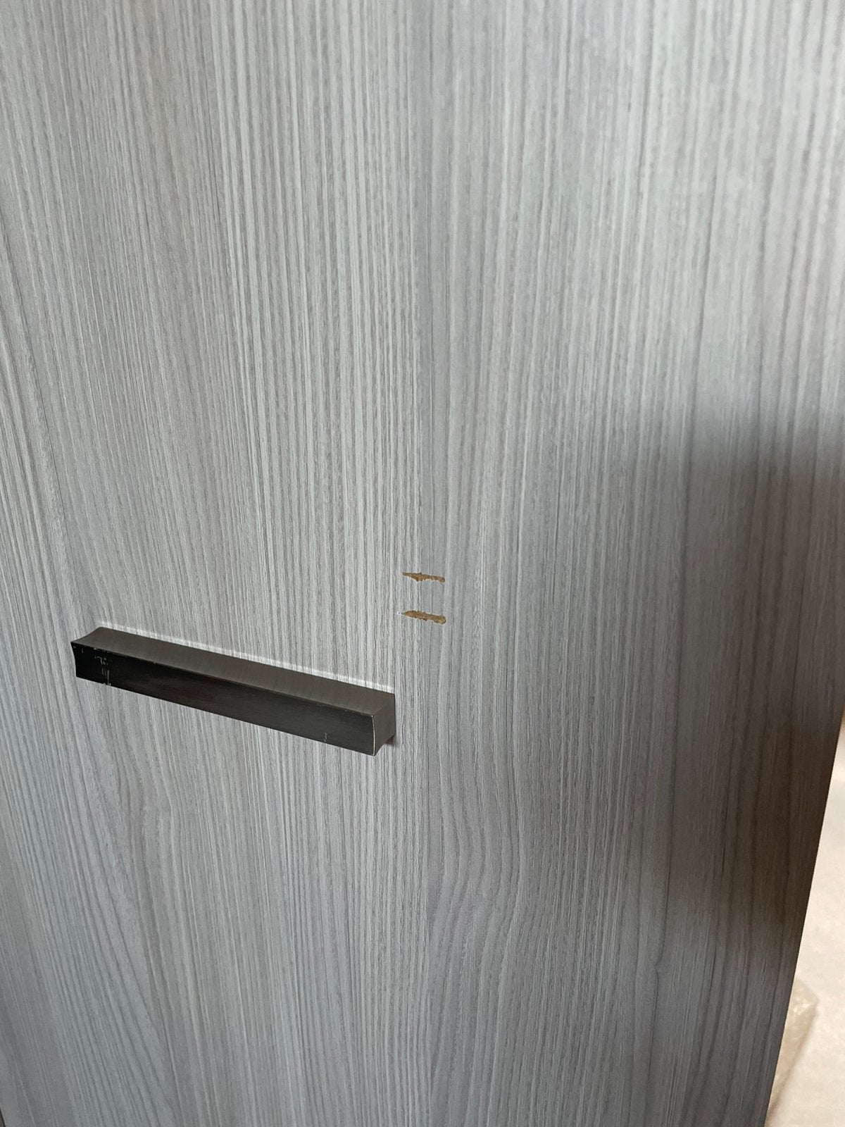 Grijze grenen 3deurs kleerkast, Ophalen, Met deur(en), Gebruikt, 200 cm of meer