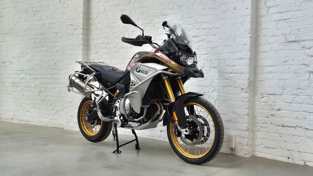BMW F850GS Adventure 70 kW Akrapovic @motomobilia, Motoren, 2 cilinders, Occasion, Motorrijbewijs A, Handvatverwarming