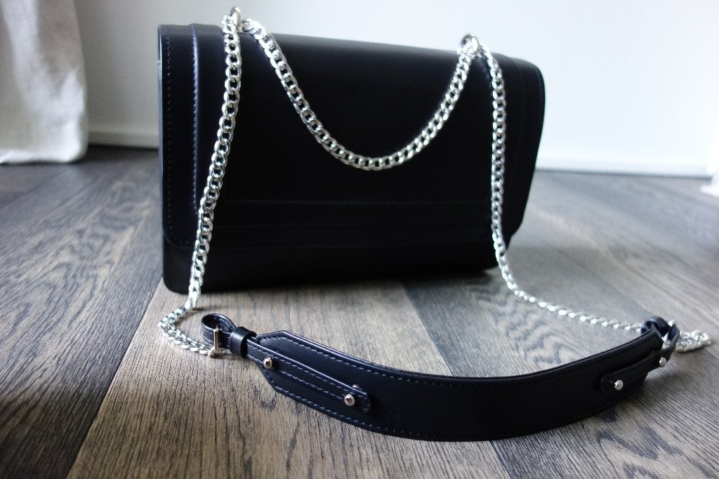 Sac VEGAN en cornleather noir "ALEXANDRA K", Envoi, Utilisé, Noir