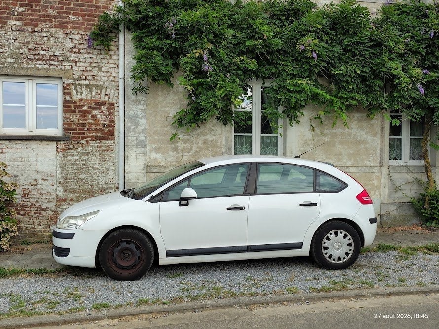 voiture, Voorwielaandrijving, Zwart, Wit, 5 deurs