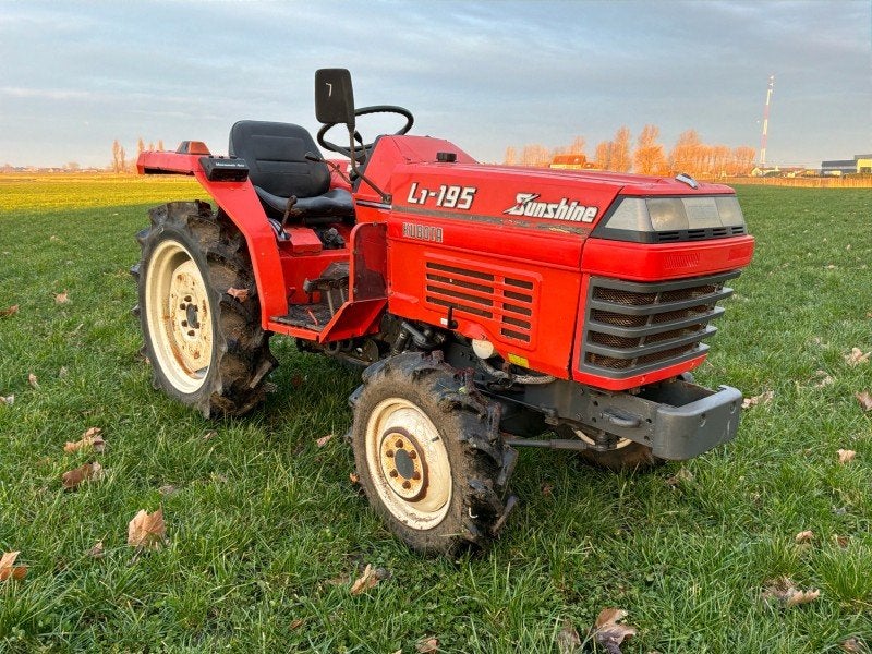 Mini-tracteur Kubota Sunshine L1-195 à quatre roues motrice, Jusqu'à 80 ch, Autres marques