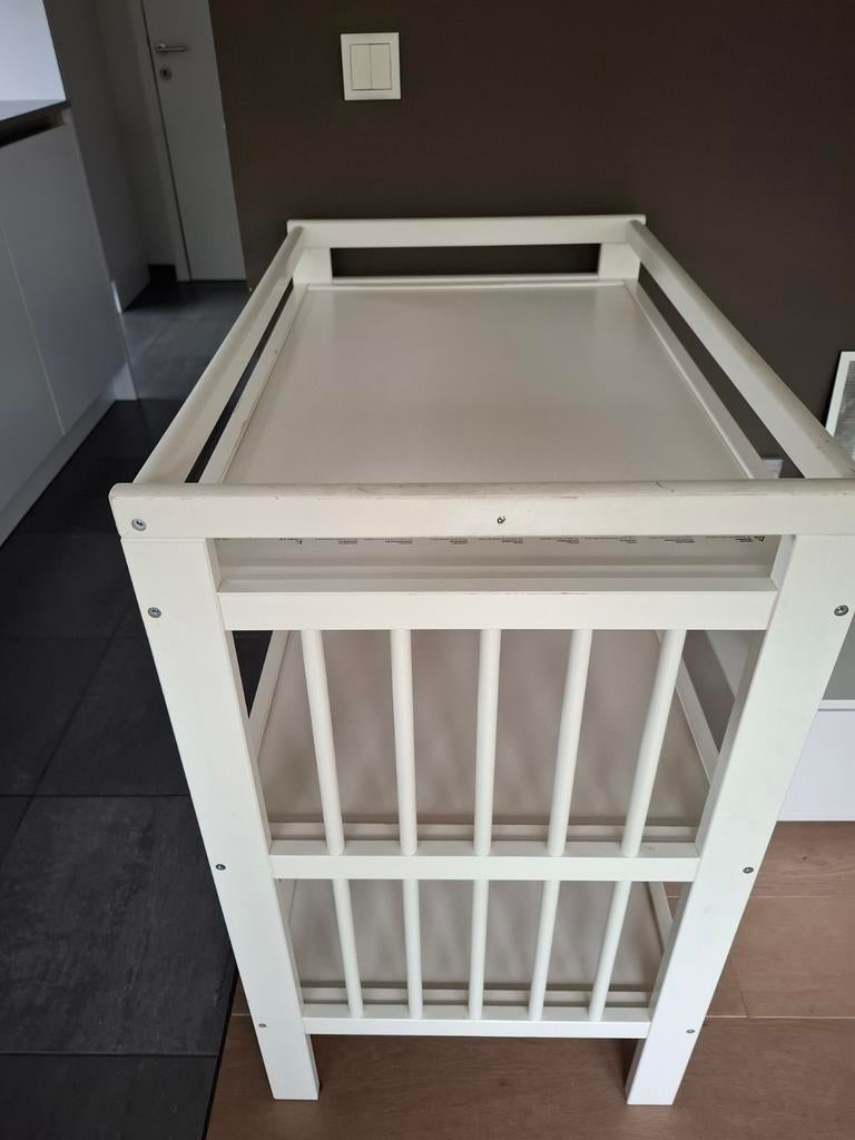 Wit Ikea verzorgingstafel en gratis babybadje Plinky, Kinderen en Baby's, Ophalen, Gebruikt, Rechthoekig