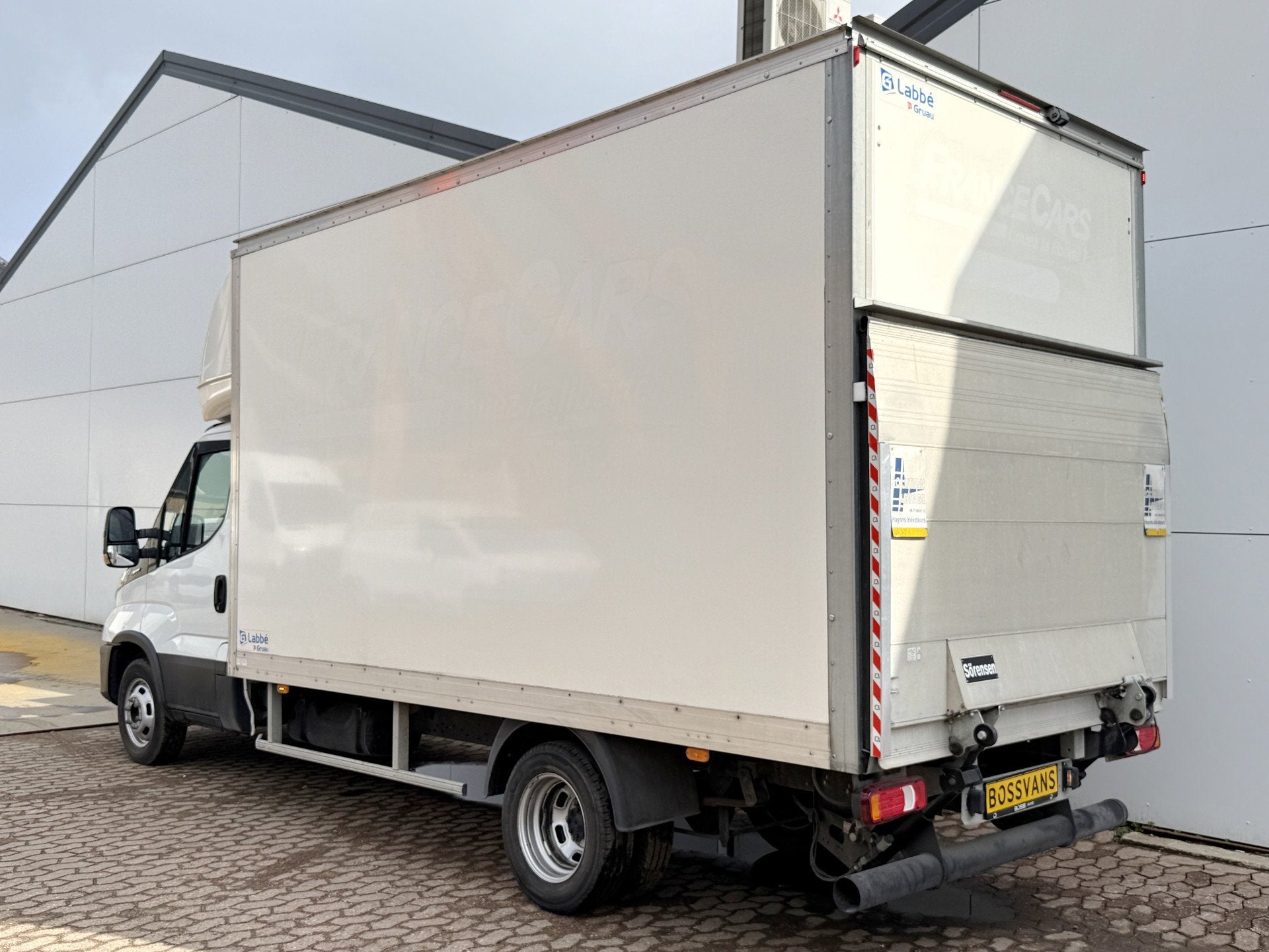 Iveco Daily 35C16 3.0 160PK Laadklep Zijdeur Camera Climate, Gebruikt, Zwart, 4 cilinders, Iveco