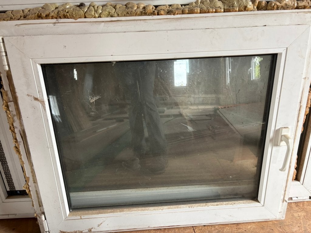 PVC raam wit langs binnen/bruin buiten, 2 stuks, Bricolage & Construction, Vitres, Châssis & Fenêtres, Enlèvement, Utilisé, Fenêtre de façade ou Vitre