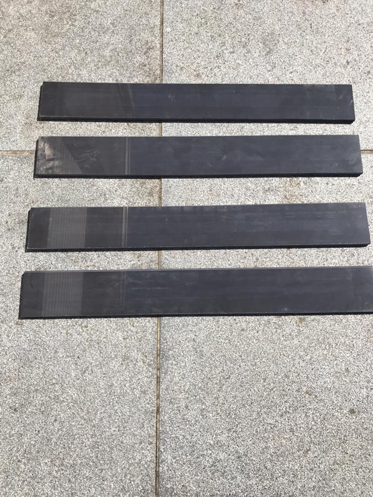 4 plinthes noires, Bricolage & Construction, Enlèvement, Plinthes