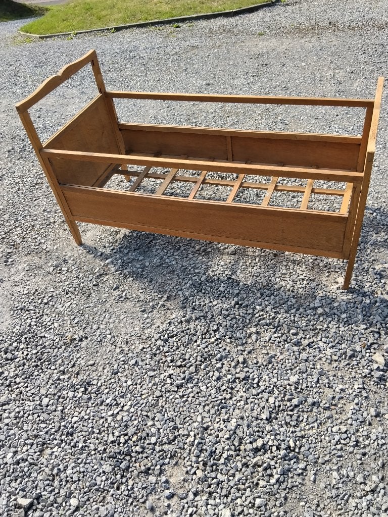 Lit bébé ancien, Enlèvement