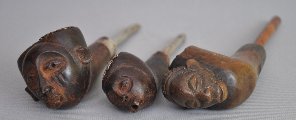 3 pipes à tabac anthropomorphes — Congo (Pende/Luba/Chokwe), Enlèvement ou Envoi