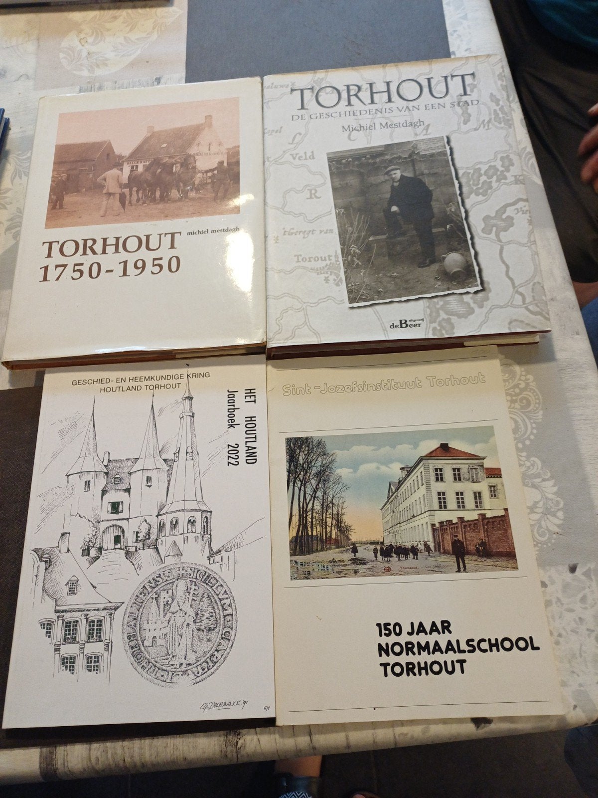 4 boeken over Torhout. 1keer gelezen. veel foto's, Boeken, Ophalen of Verzenden, Zo goed als nieuw