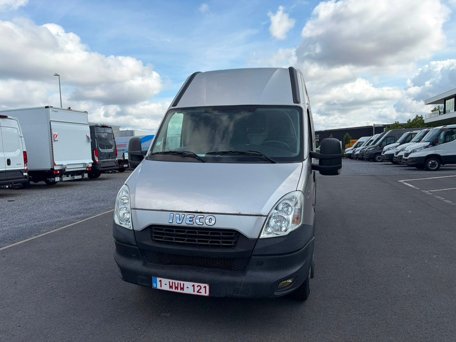 Iveco daly 50c17, Autos, Camionnettes & Utilitaires, Achat, Boîte manuelle, Noir, Diesel