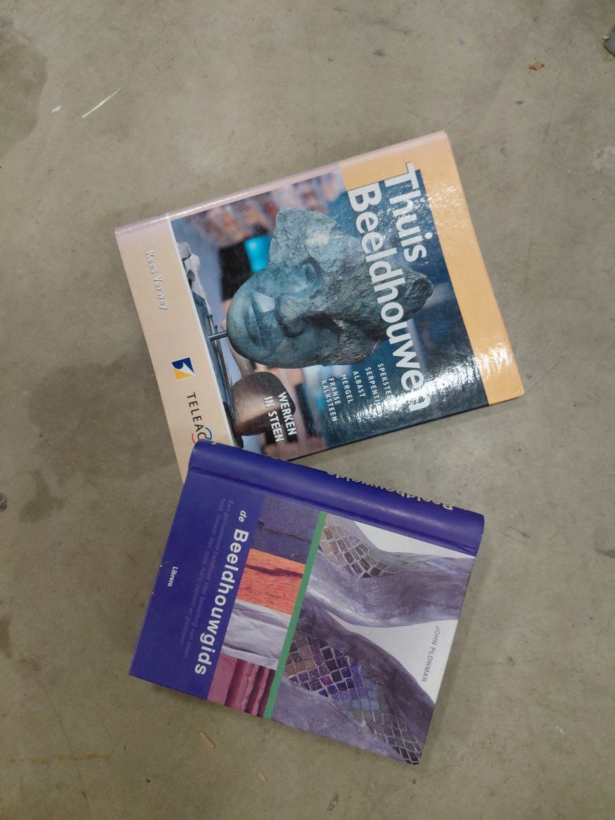 2 beeldhouw boeken, Enlèvement