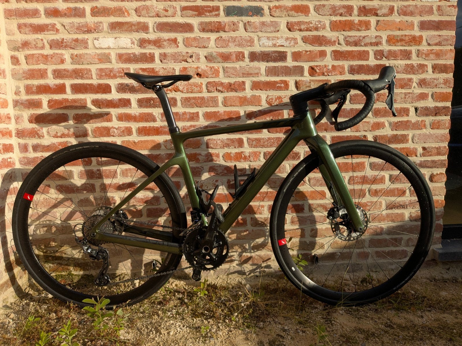 Scott Addict Gravel 30 (2023) – 2 wielsets – top staat, Fietsen en Brommers, Ophalen, Carbon