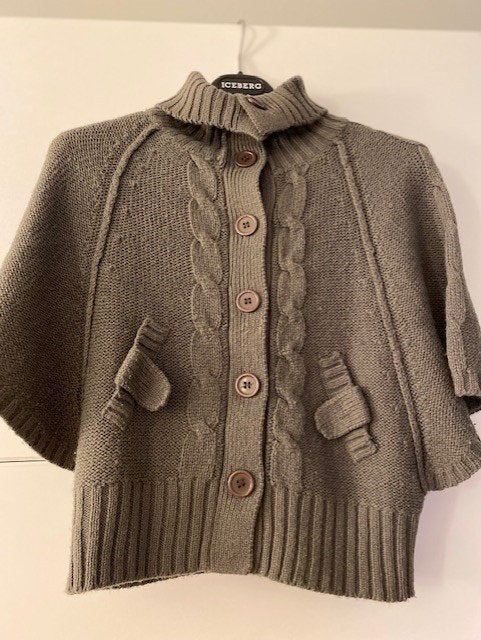 Taupe cape maat 122, Kinderen en Baby's, Ophalen of Verzenden, Zo goed als nieuw, Jongen of Meisje, Trui of Vest