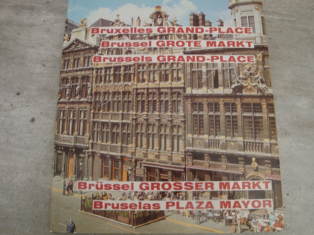 BRUSSEL GROTE MARKT, Ophalen of Verzenden, Gelezen