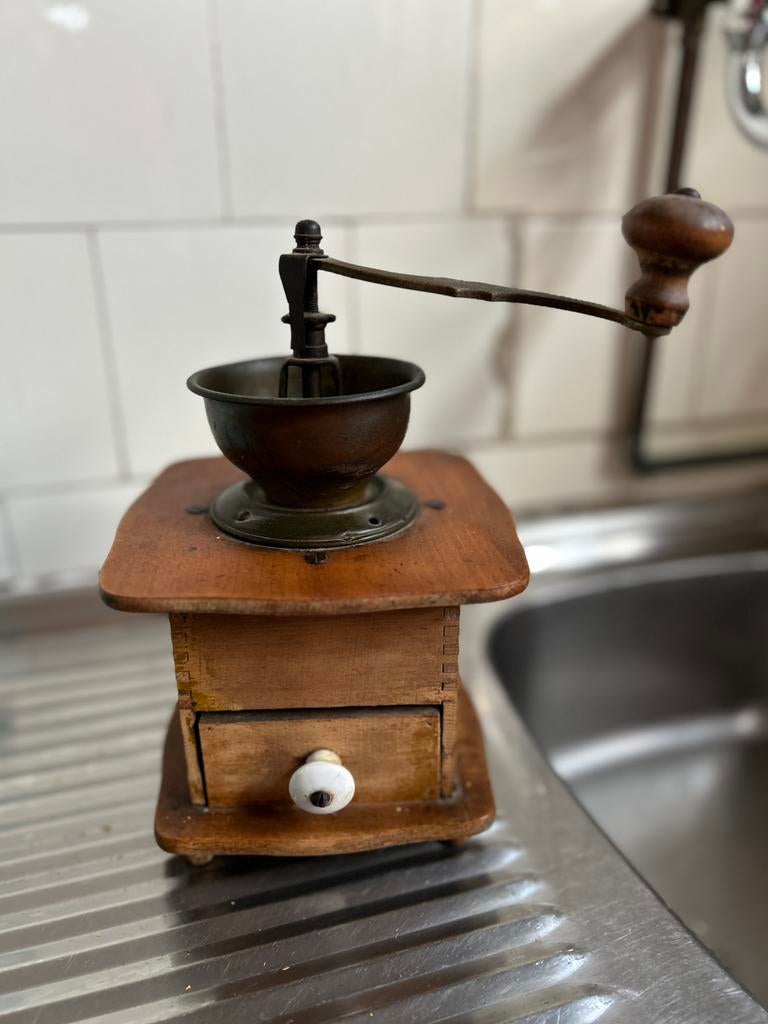 Moulin à café en bois ancien, Antiquités & Art, Antiquités | Ustensiles de cuisine, Enlèvement