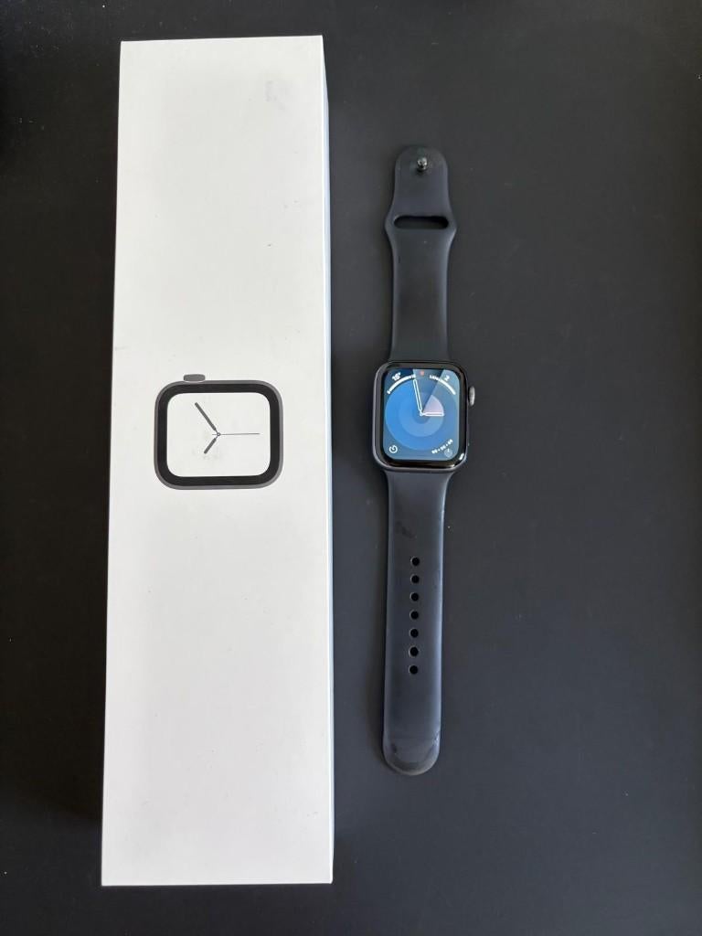 Apple Watch Series 4 (44 mm, GPS) avec chargeur, Enlèvement ou Envoi, IOS, Comme neuf, Noir