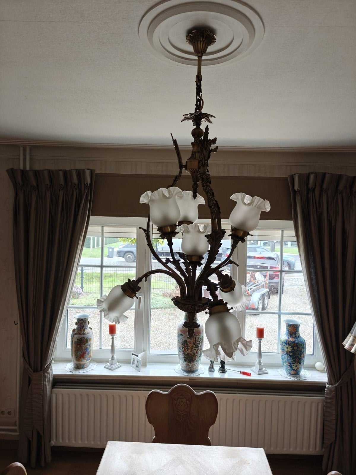 Drie prachtige klassieke lusters met matte glazen kappen, Ophalen, Gebruikt, Glas
