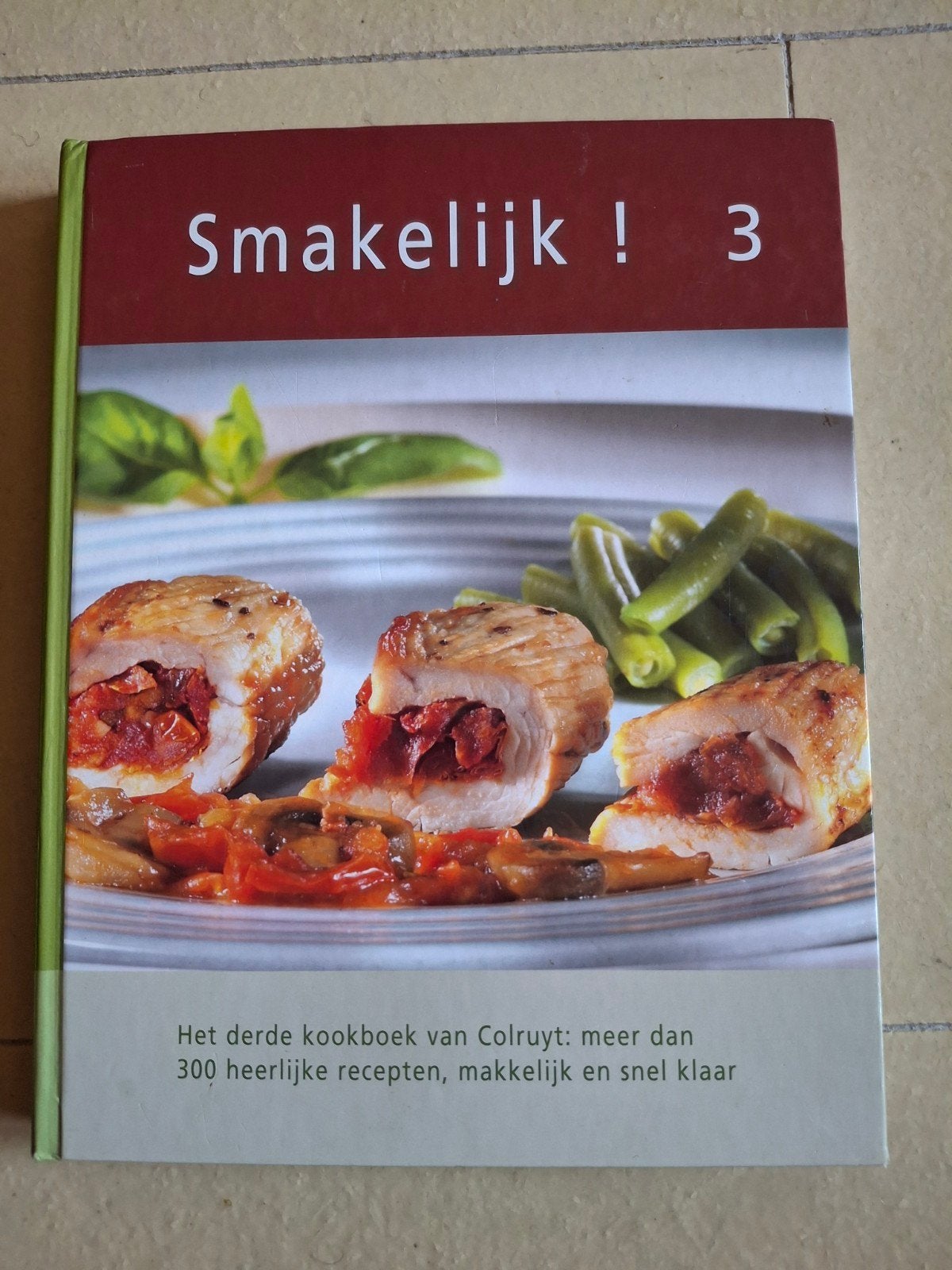 "Smakelijk" kookboek deel 3 Colruyt , 300 gerechten, Enlèvement ou Envoi