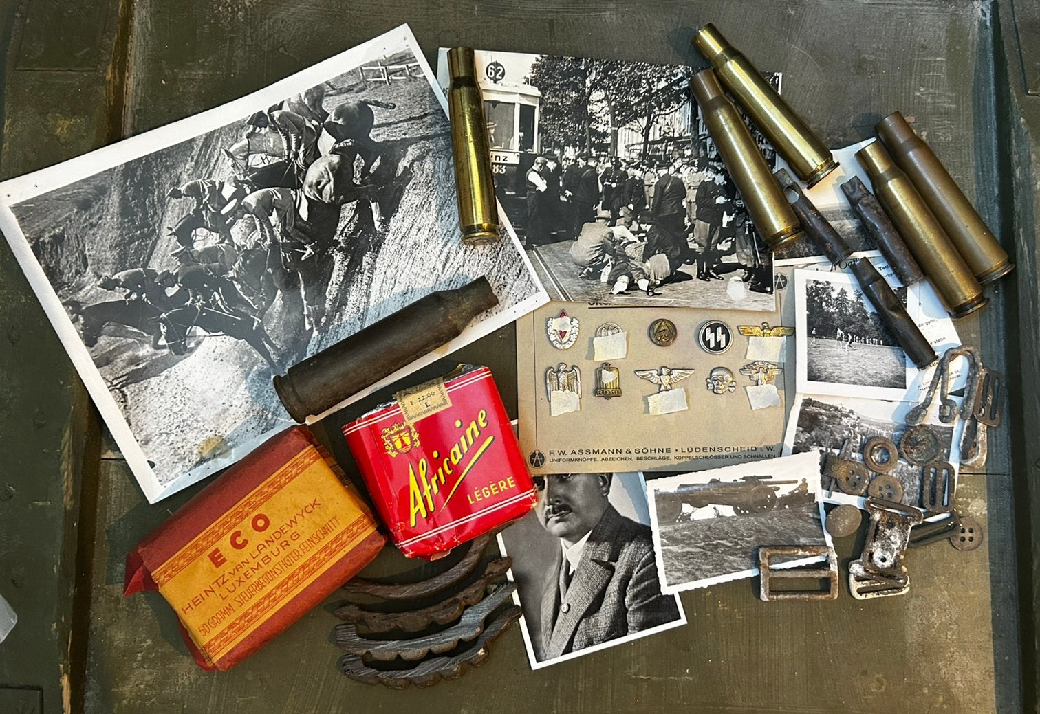 Lot met verschillende militaria, Verzamelen, Verzenden, Overige soorten, Embleem of Badge