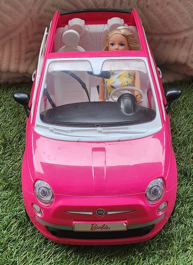 Barbie Fiat 500 rose + poupée Barbie – 35 €, Enfants & Bébés, Enlèvement ou Envoi, Comme neuf, Barbie