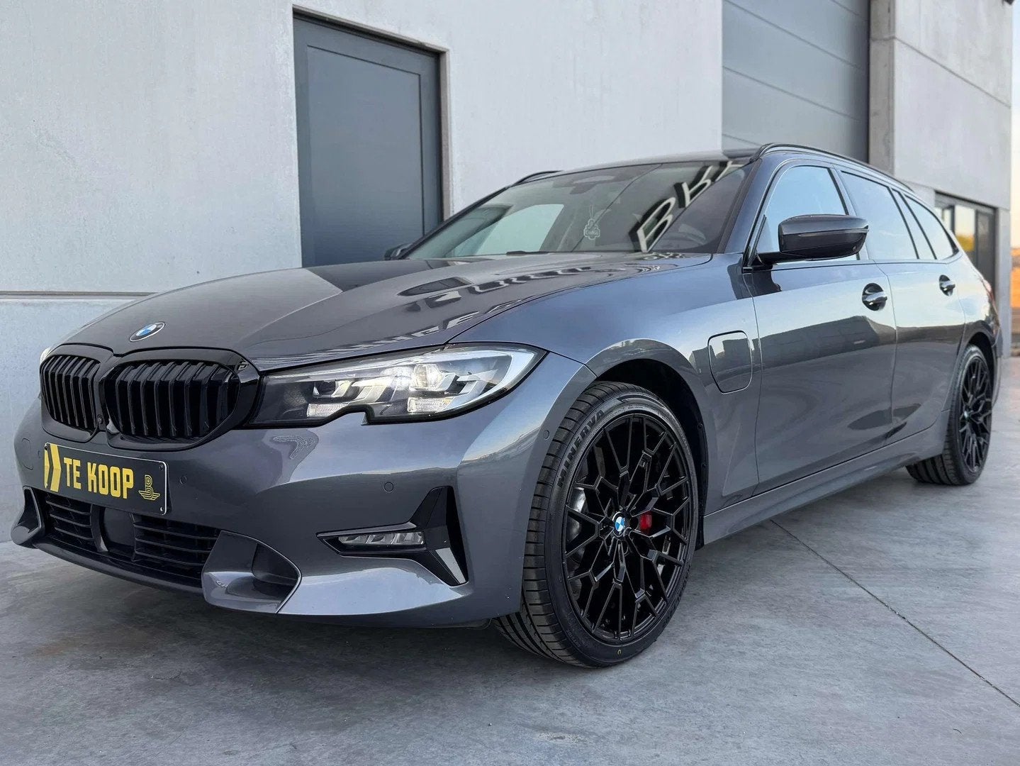 BMW 3 Serie 330 PHEV*Pano*ACC*Trekhaak*Harman Kardon*Driving, Automaat, Euro 6, 4 cilinders, Leder