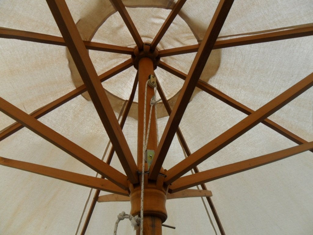 Parasol écru en bois diamètre 3m avec système de poulies, Jardin & Terrasse, Enlèvement
