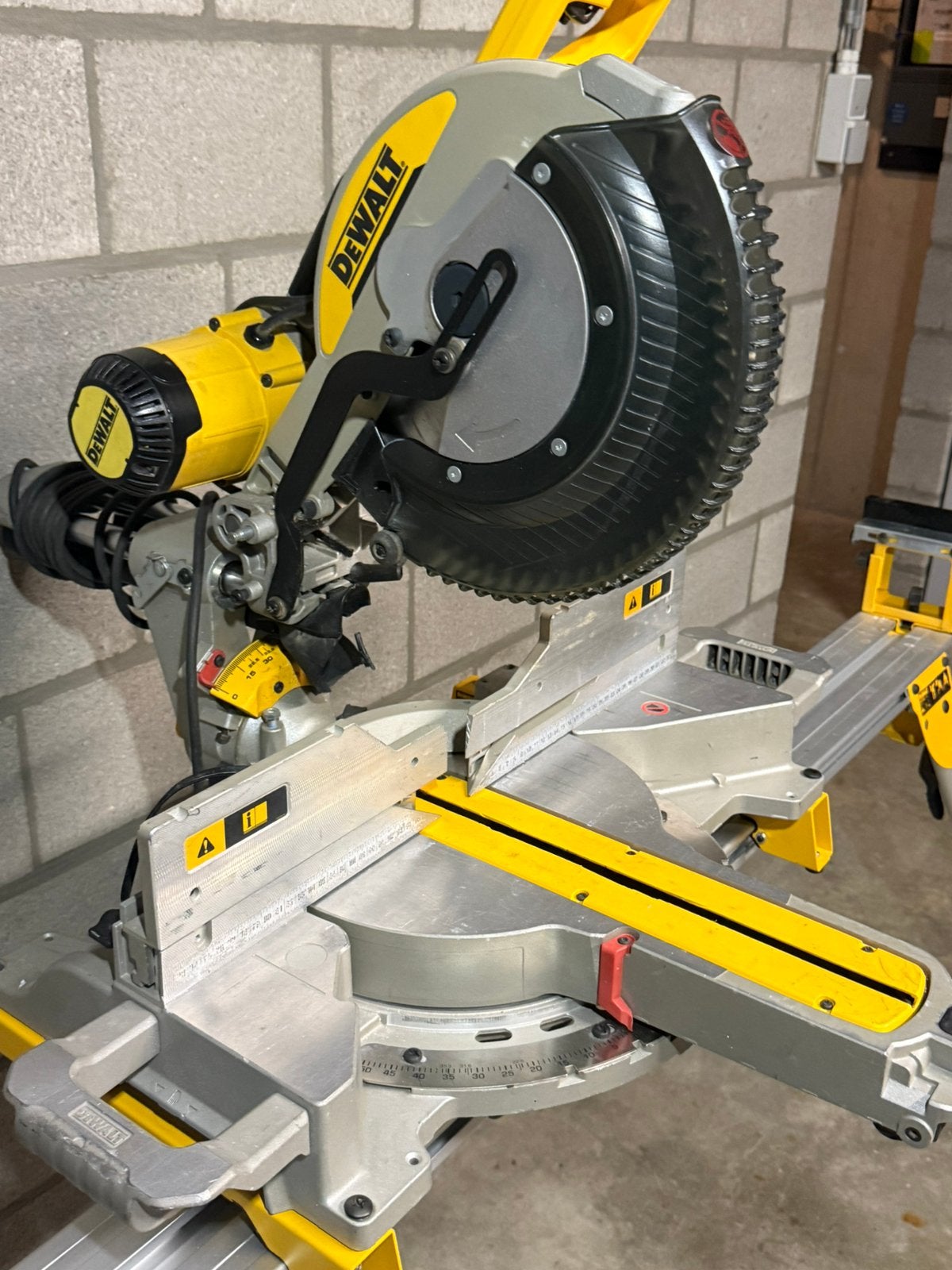 Dewalt DWS780 Qs Xps, Ophalen, 70 mm of meer, Zo goed als nieuw, Afkortzaag