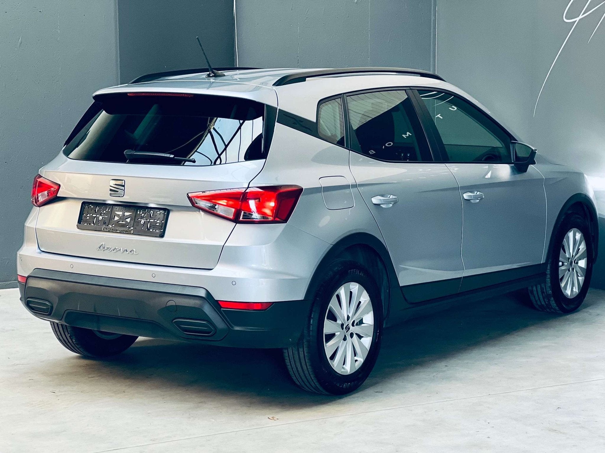 SEAT Arona 1.0 TSI *CLIMATISATION*CARPLAY*CARNET COMPLET*, Autos, Argent ou Gris, Achat, Entreprise, Boîte manuelle