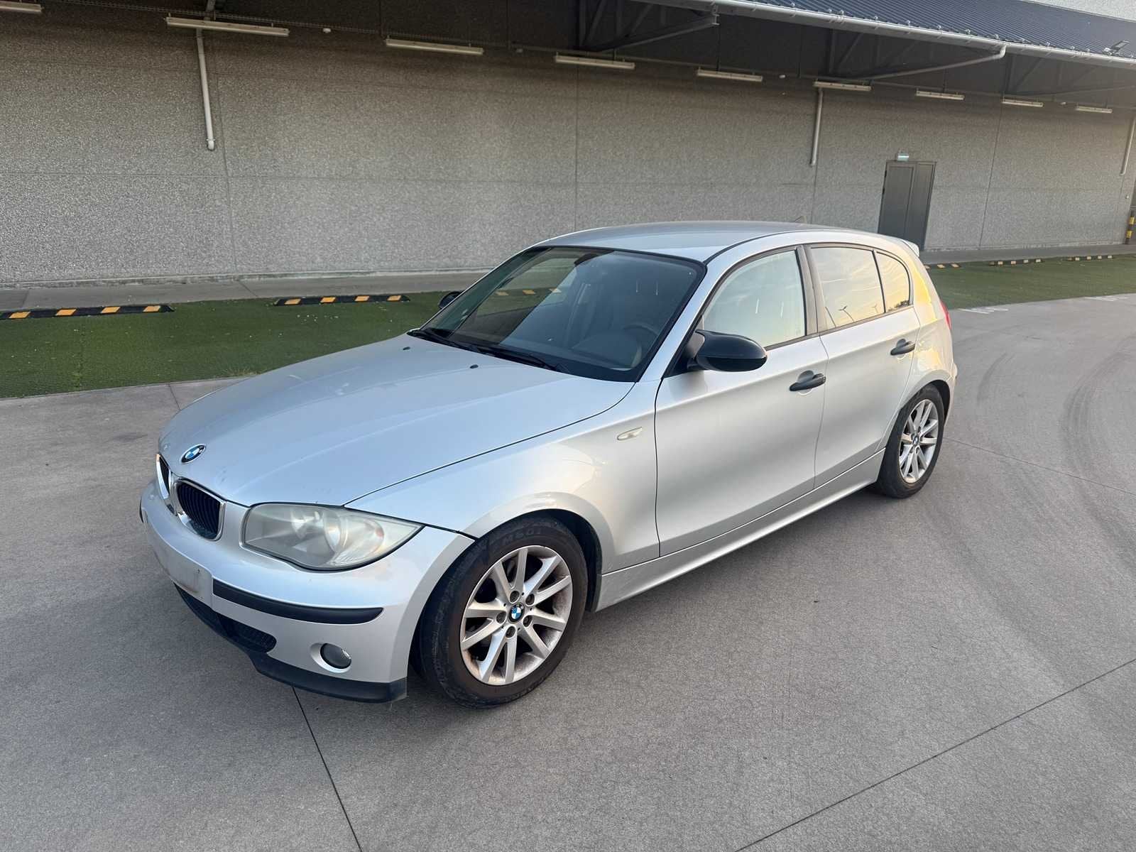 BMW - 2006 - 118 - - Personenauto, Auto's, BMW, 1 Reeks, Gebruikt, Bedrijf, Handgeschakeld