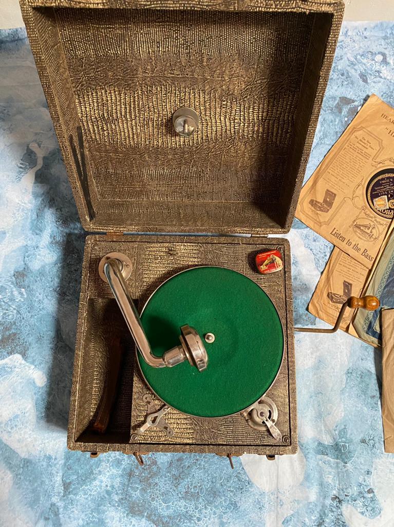 Gramophone portable 1920/1930 + lot de disques 78 tours, Enlèvement ou Envoi