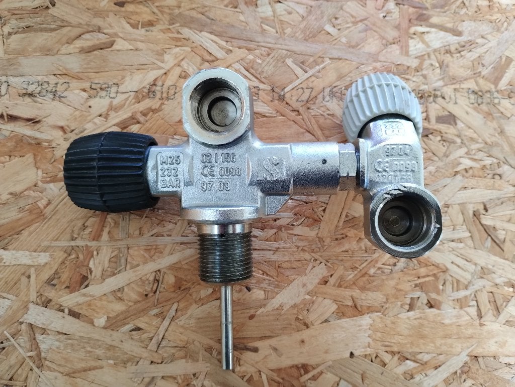 Double robinetterie M25 X 2, Enlèvement ou Envoi, Utilisé, Bouteille de plongée