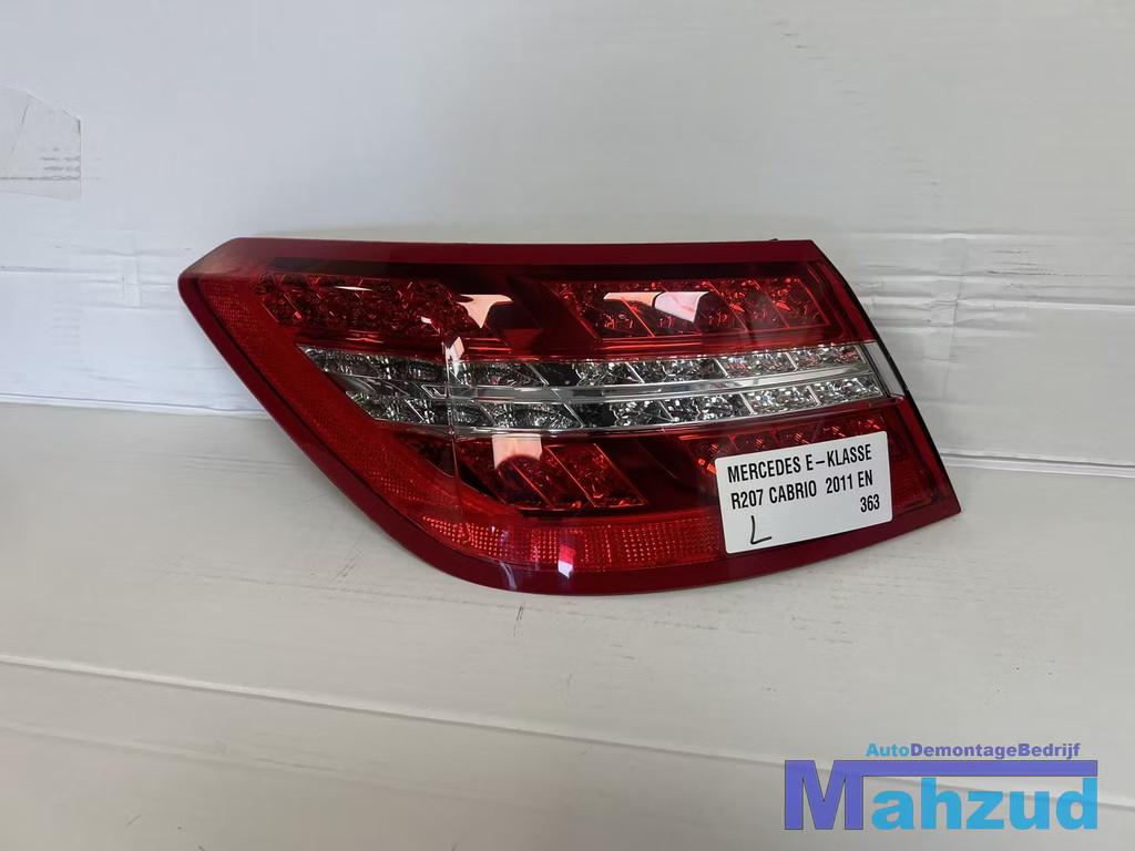 MERCEDES E A207 Cabrio links buiten achterlicht 2009-2016 A2, Mercedes-Benz AG, Mercedes-Benz, Utilisé, Mercedesstrasse 120
70372  Stuttgart, DE