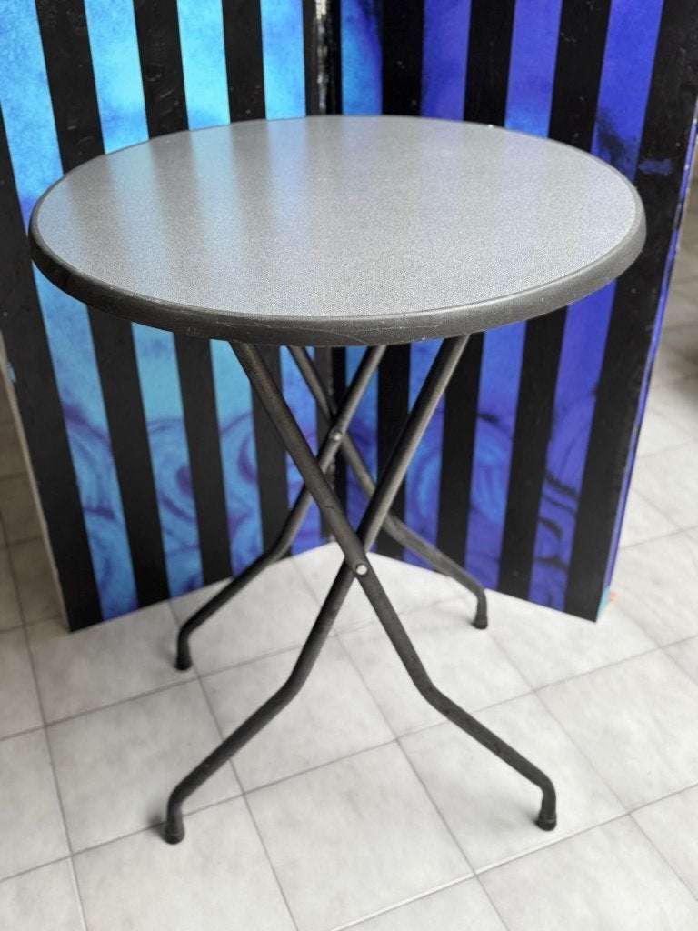Table d'apéritif haute, Enlèvement